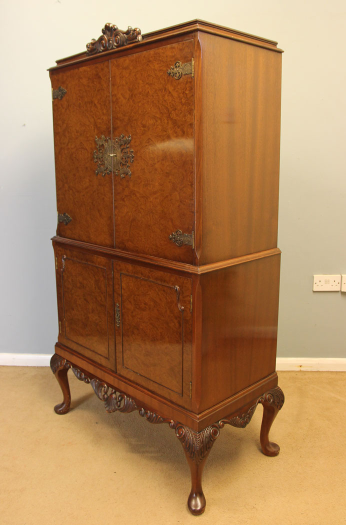 12363r2 Walnut Cocktail Drinks Cabinet, Antique Walnut Cocktail Drinks Cabinet