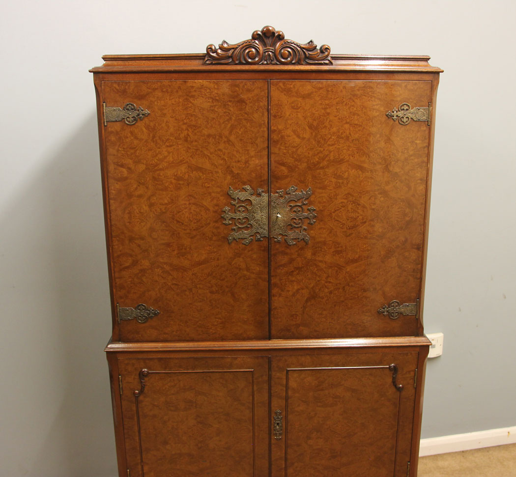 12363r8 Antique Walnut Cocktail Drinks Cabinet, Antique Walnut Cocktail Drinks Cabinet