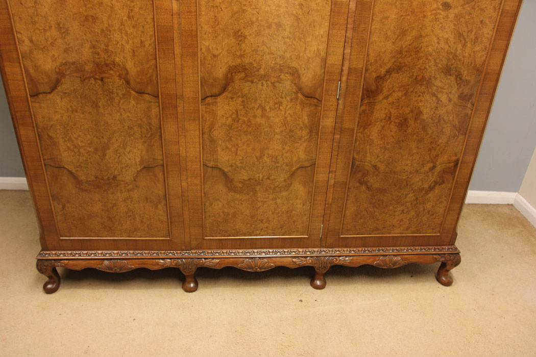 12376r14 Antique Burr Walnut Wardrobe, Antique Quality Burr Walnut Wardrobe