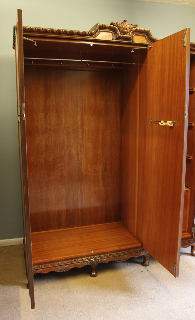 12376r19 Antique Burr Walnut Wardrobe, Antique Quality Burr Walnut Wardrobe