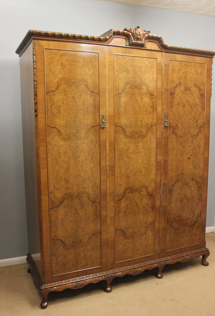 12376r5 Antique Burr Walnut Wardrobe, Antique Quality Burr Walnut Wardrobe