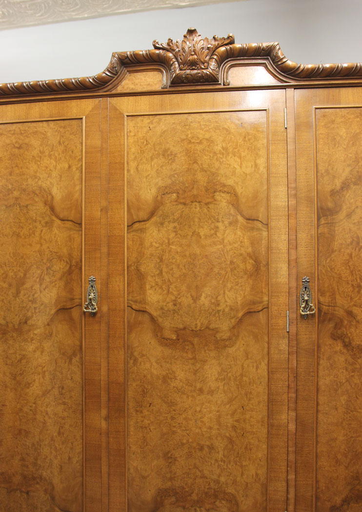 12376r8 Antique Burr Walnut Wardrobe, Antique Quality Burr Walnut Wardrobe