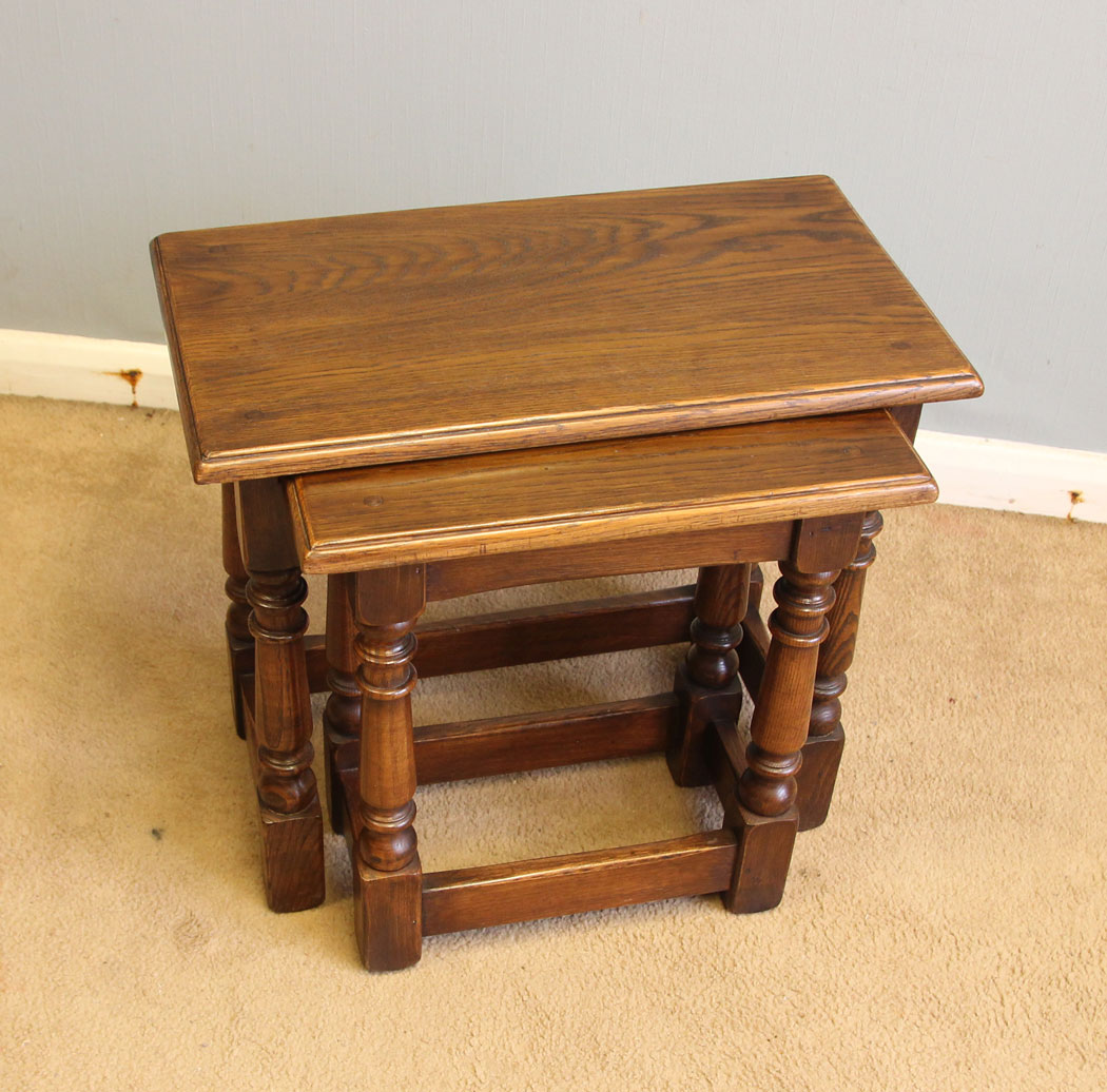 12388r2 Antique Nest Oak Occasional Lamp Coffee Tables, Antique Nest of Two Oak Occasional Lamp Coffee Tables