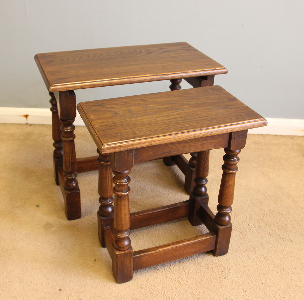 12388r4 Antique Nest Oak Occasional Lamp Coffee Tables, Antique Nest of Two Oak Occasional Lamp Coffee Tables