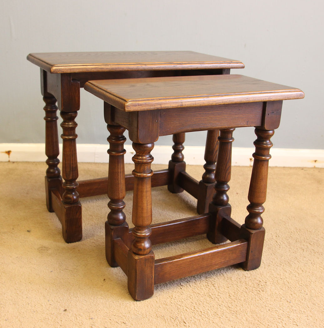 12388r5 Antique Nest Oak Occasional Lamp Coffee Tables, Antique Nest of Two Oak Occasional Lamp Coffee Tables