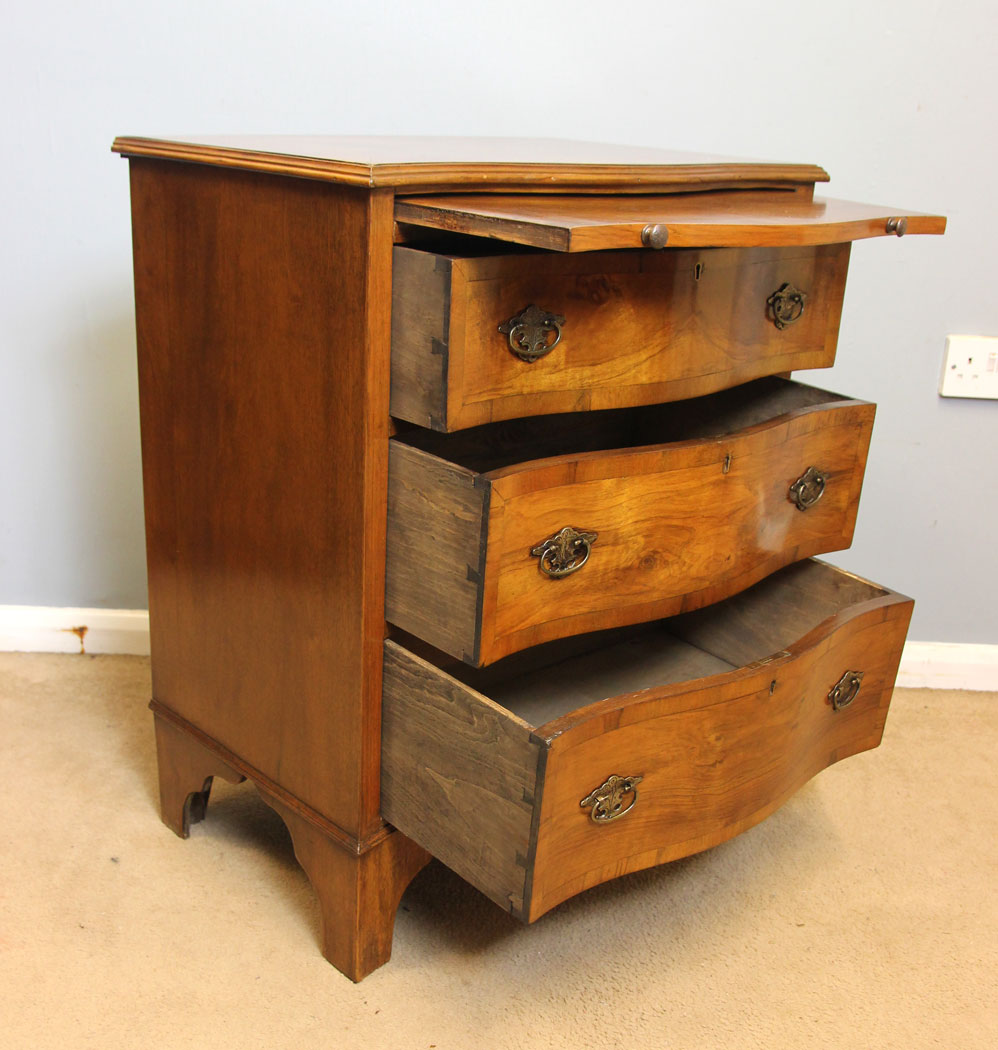 12400r011 Antique Small Figured Walnut Serpentine Chest of Drawers, Antique Small Figured Walnut Serpentine Chest of Drawers