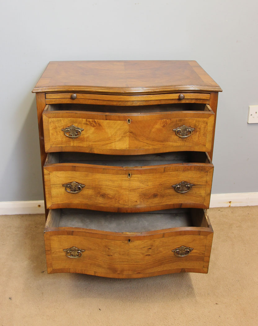 12400r10 Antique Small Figured Walnut Serpentine Chest of Drawers, Antique Small Figured Walnut Serpentine Chest of Drawers