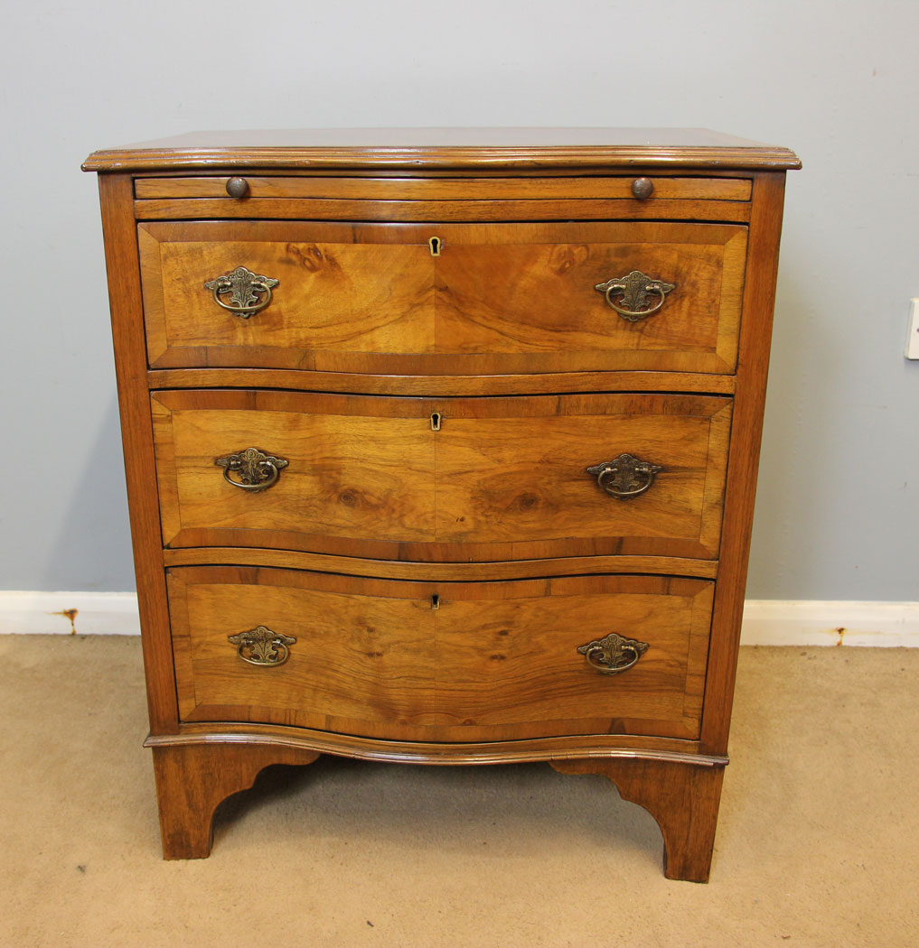 12400r5 Antique Small Figured Walnut Serpentine Chest of Drawers, Antique Small Figured Walnut Serpentine Chest of Drawers