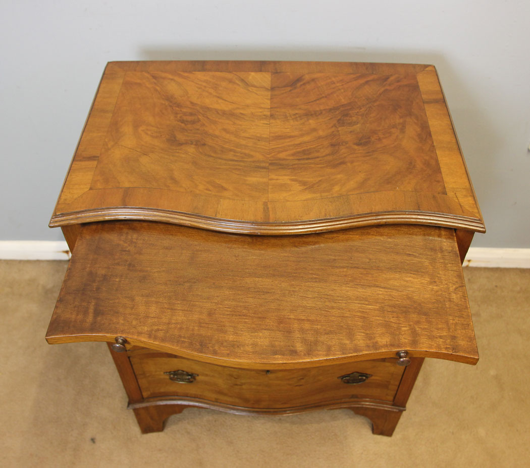 12400r8 Antique Small Figured Walnut Serpentine Chest of Drawers, Antique Small Figured Walnut Serpentine Chest of Drawers