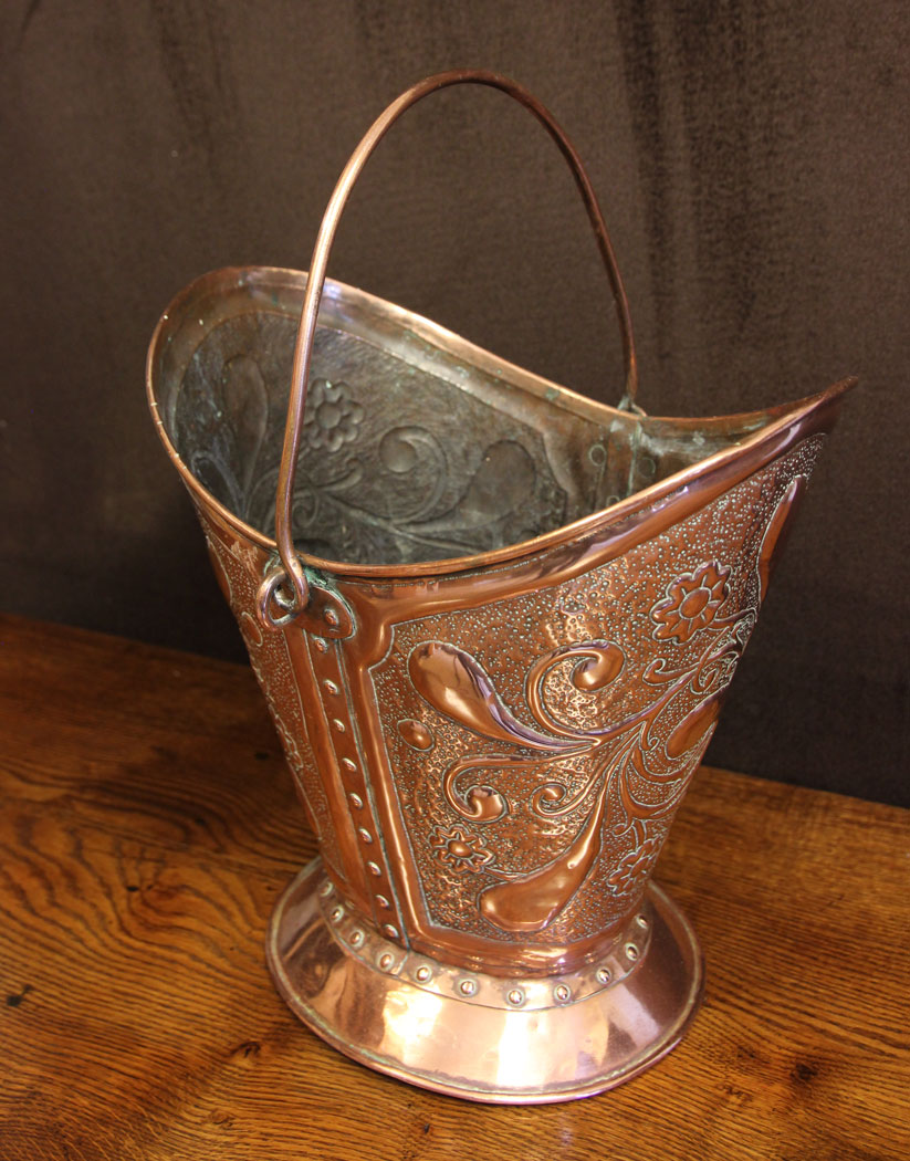12428r4 Antique Embossed Copper Coal Scuttle Bucket. Antique Embossed Copper Coal Scuttle Bucket.