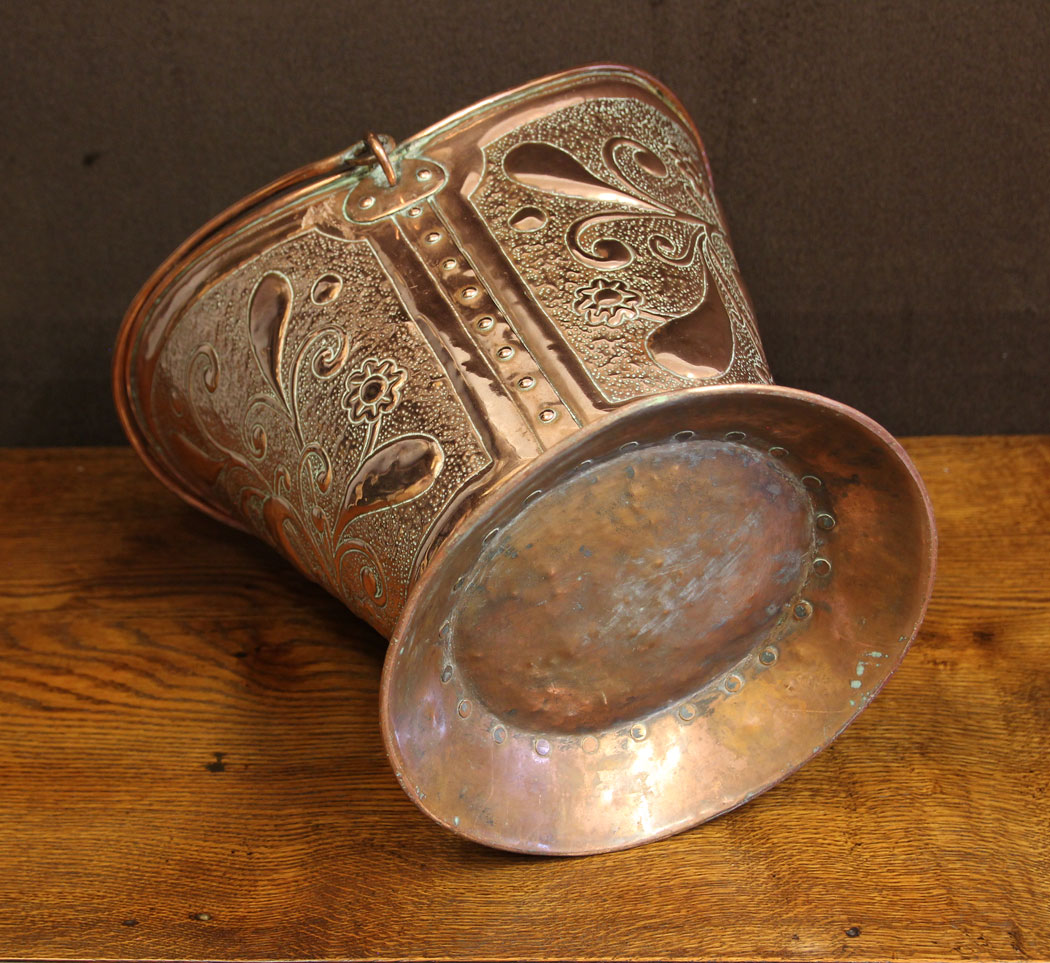 12428r9 Antique Copper Coal Scuttle Bucket. Antique Embossed Copper Coal Scuttle Bucket.
