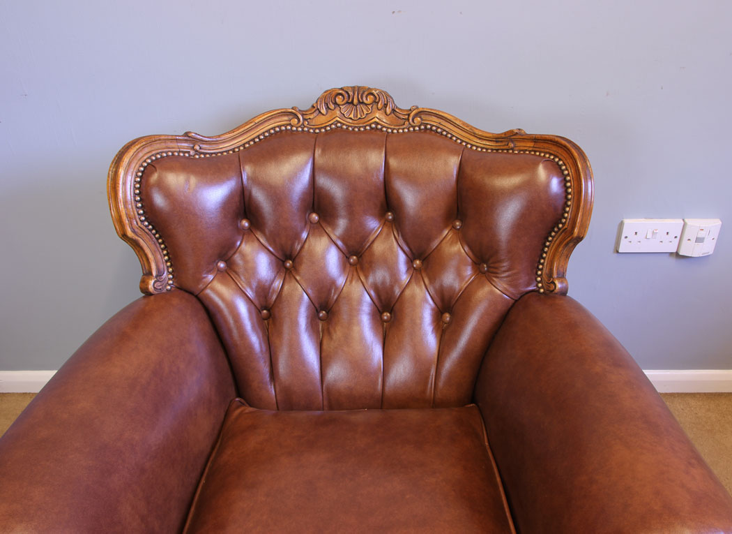12027r10 Antique Leather Armchair, Superb Buttoned Leather Armchair
