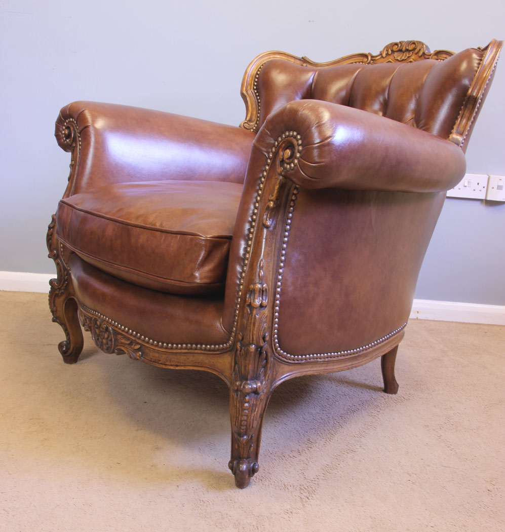 12027r7 Antique Leather Armchair, Superb Buttoned Leather Armchair