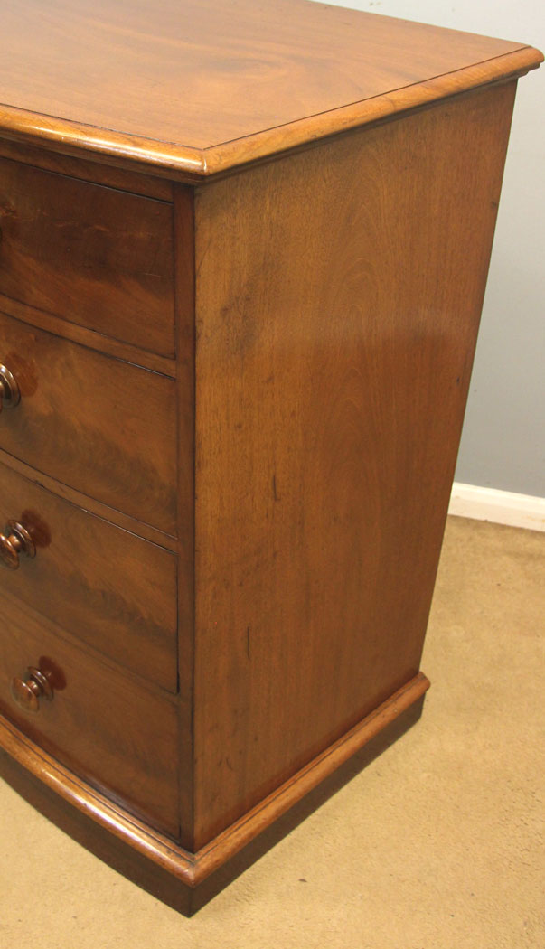 12469r16 Victorian Mahogany Bow Front Chest of Drawers, Victorian Mahogany Bow Front Chest of Drawers