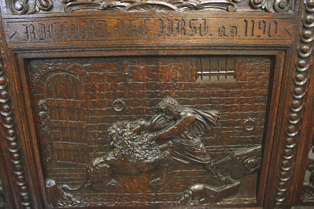 12472r3 Antique Carved Oak Settle, Hall Seat, Victorian Carved Oak Settle / Monks Bench / Hall Seat