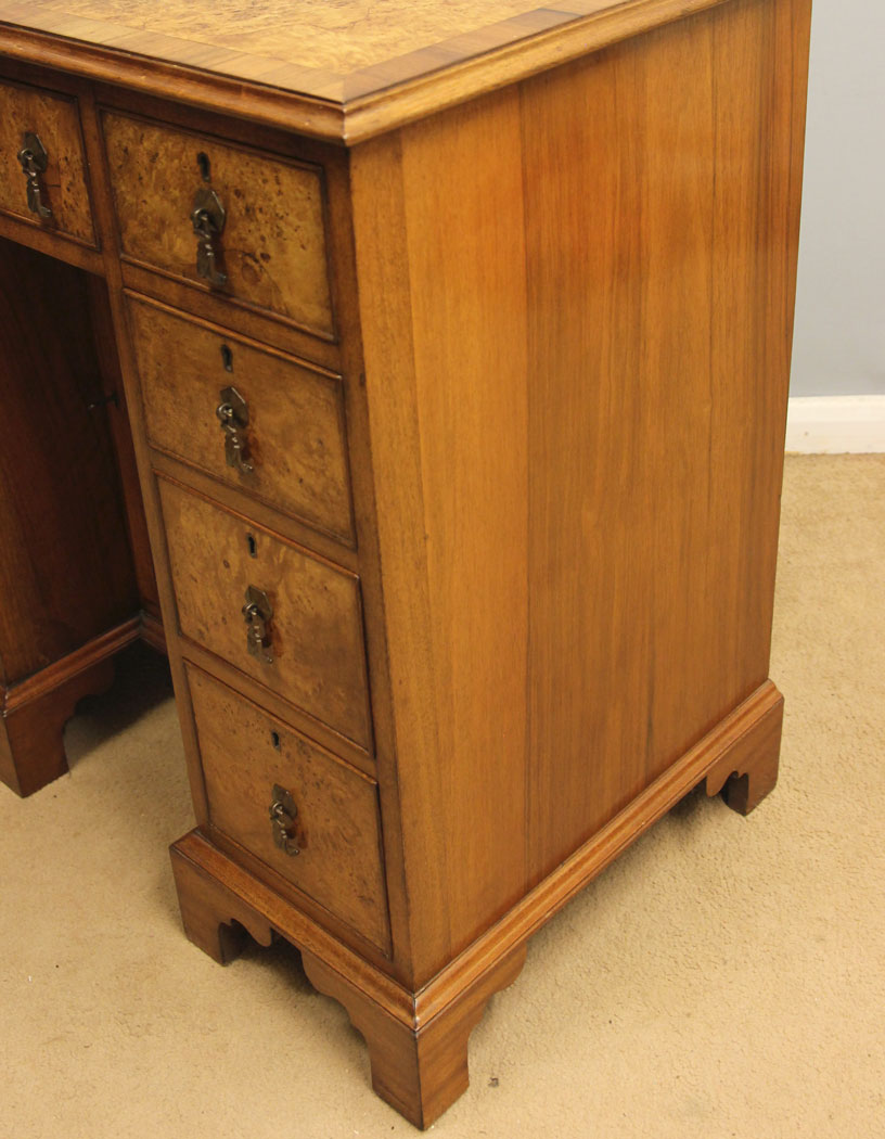 12504r13 Walnut Georgian Style Kneehole Desk, Antique Burr Walnut Georgian Style Kneehole Desk Dressing Table