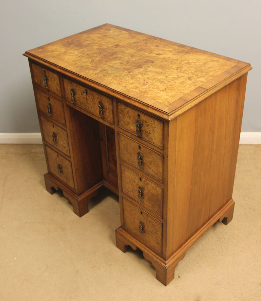 12504r14 Walnut Georgian Style Kneehole Desk, Antique Burr Walnut Georgian Style Kneehole Desk Dressing Table