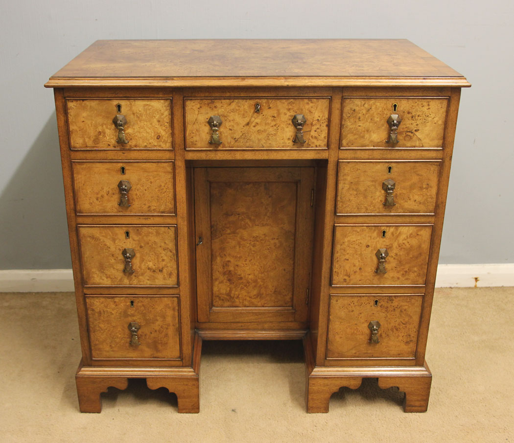 12504r2 Burr Walnut Georgian Style Kneehole Desk Dressing Table, Antique Burr Walnut Georgian Style Kneehole Desk Dressing Table