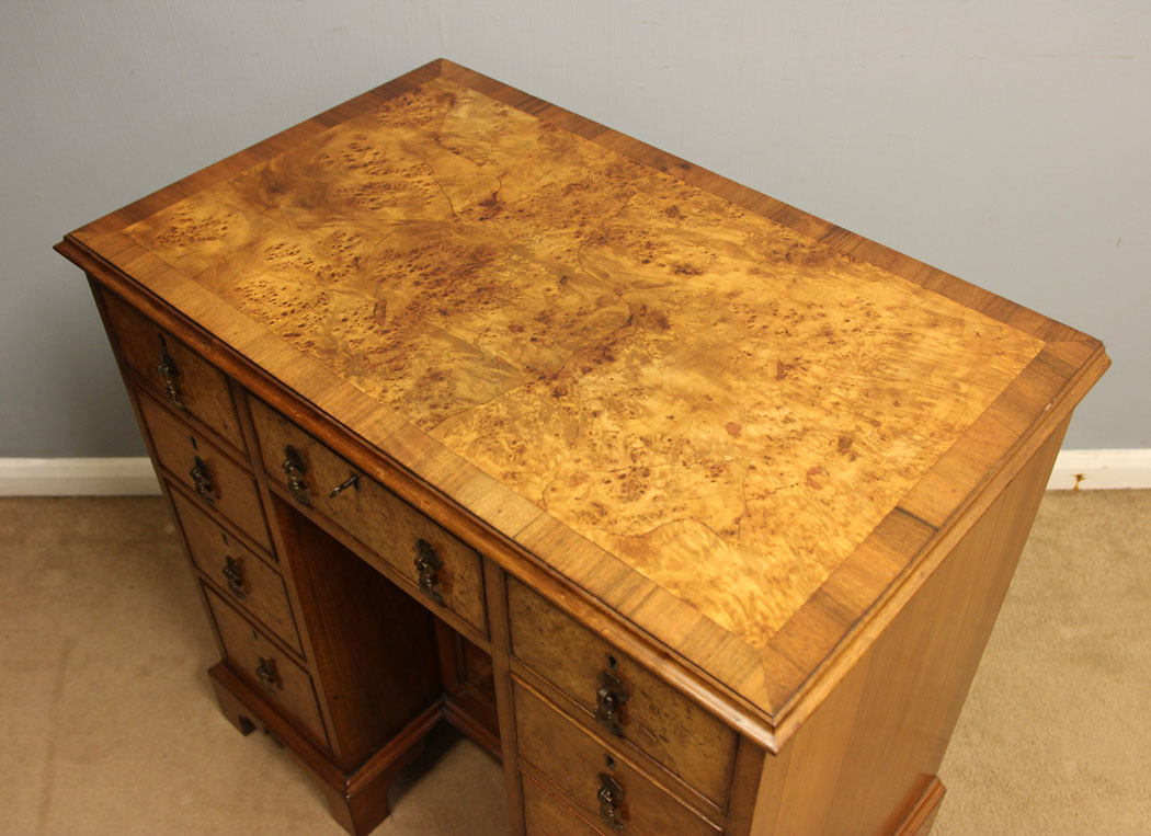 12504r3 Burr Walnut Georgian Style Kneehole Desk Dressing Table, Antique Burr Walnut Georgian Style Kneehole Desk Dressing Table