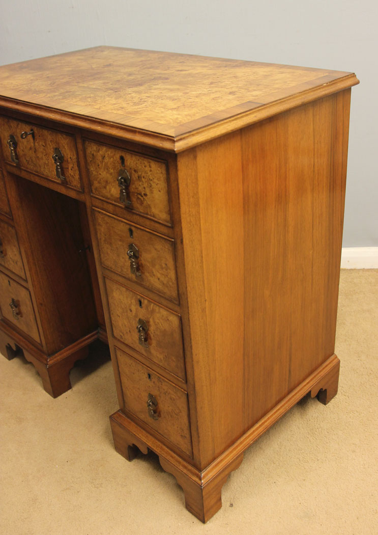 12504r5 Walnut Georgian Style Kneehole Desk Dressing Table, Antique Burr Walnut Georgian Style Kneehole Desk Dressing Table