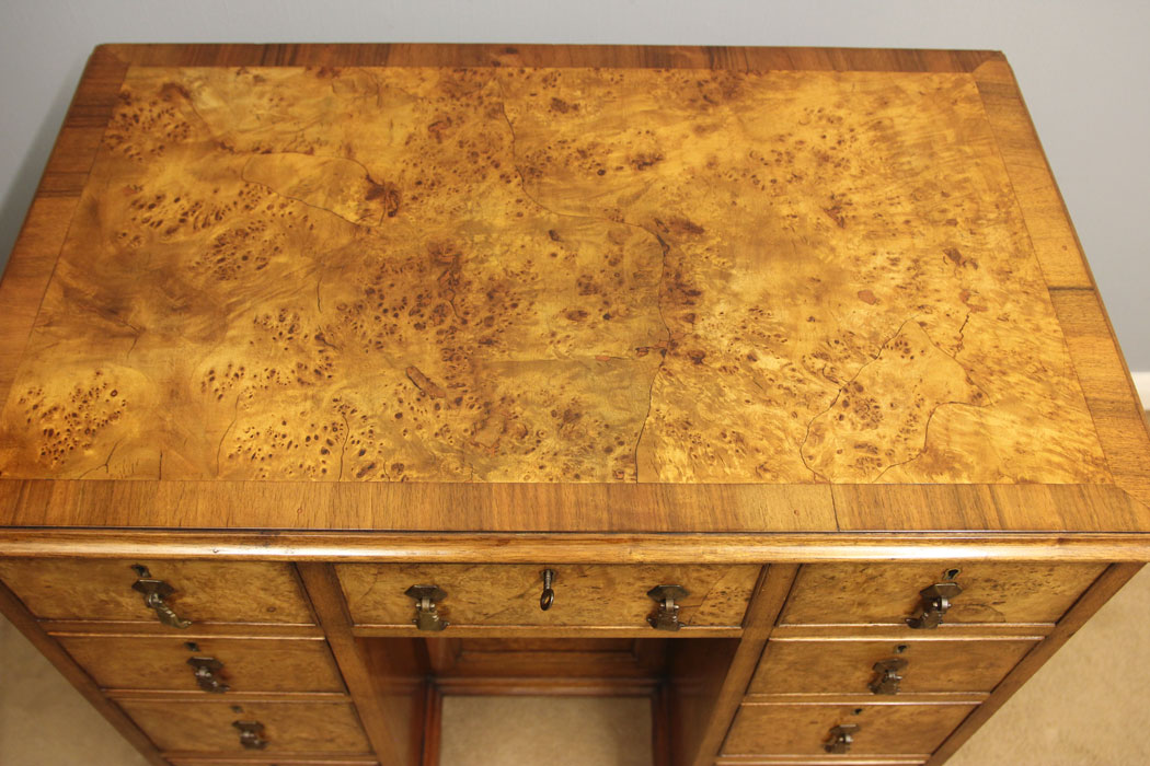 12504r6 Walnut Georgian Style Kneehole Desk Dressing Table, Antique Burr Walnut Georgian Style Kneehole Desk Dressing Table