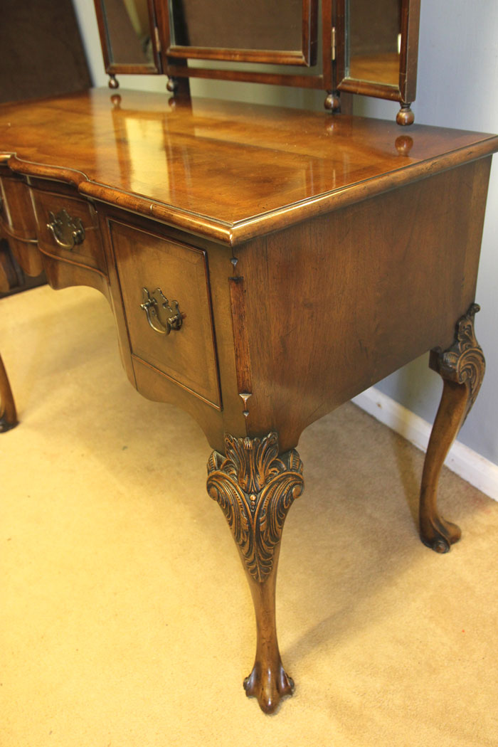 12508r3 Antique Walnut Triple Mirror Dressing Table, Antique Walnut Triple Mirror Dressing Table