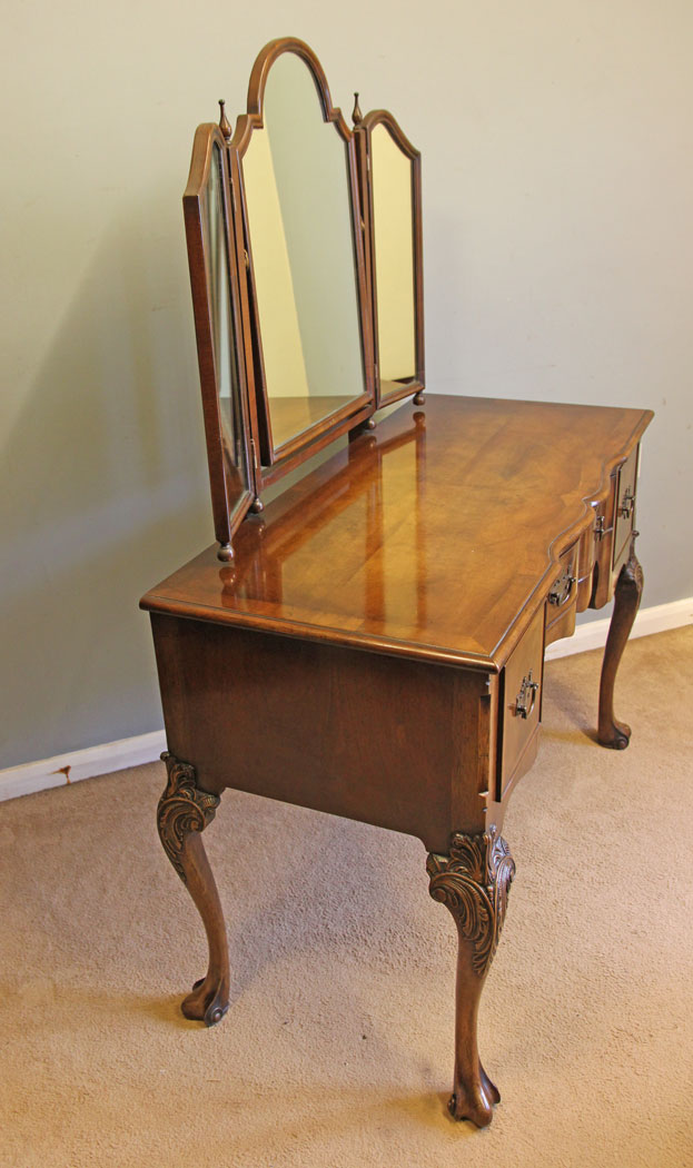 12508r4 Antique Walnut Triple Mirror Dressing Table, Antique Walnut Triple Mirror Dressing Table