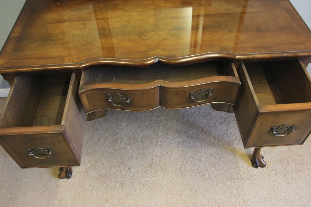 12508r6 Antique Walnut Triple Mirror Dressing Table, Antique Walnut Triple Mirror Dressing Table