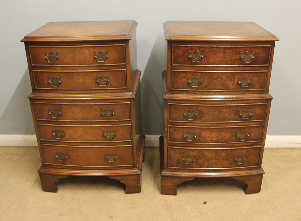 12523r03 Pair Walnut Bedside Cabinets Chest of Drawers, Pair Walnut Bedside Cabinets / Chest of Drawers