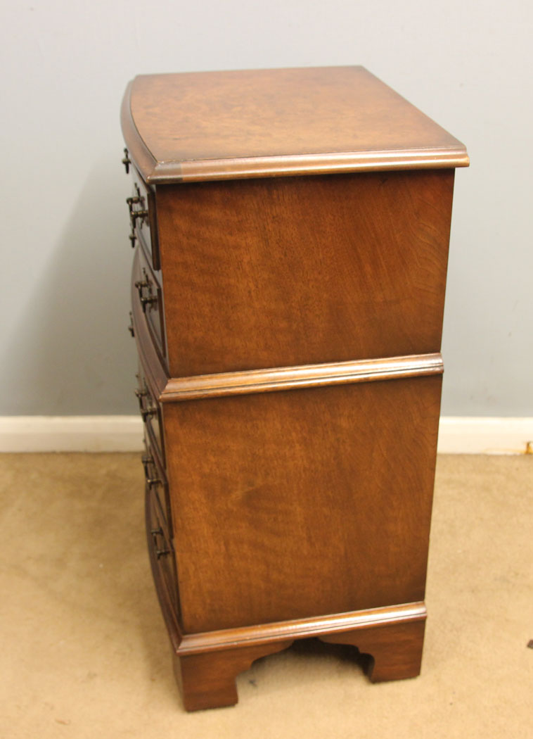 12523r05 Pair Walnut Bedside Cabinets Chest of Drawers, Pair Walnut Bedside Cabinets / Chest of Drawers