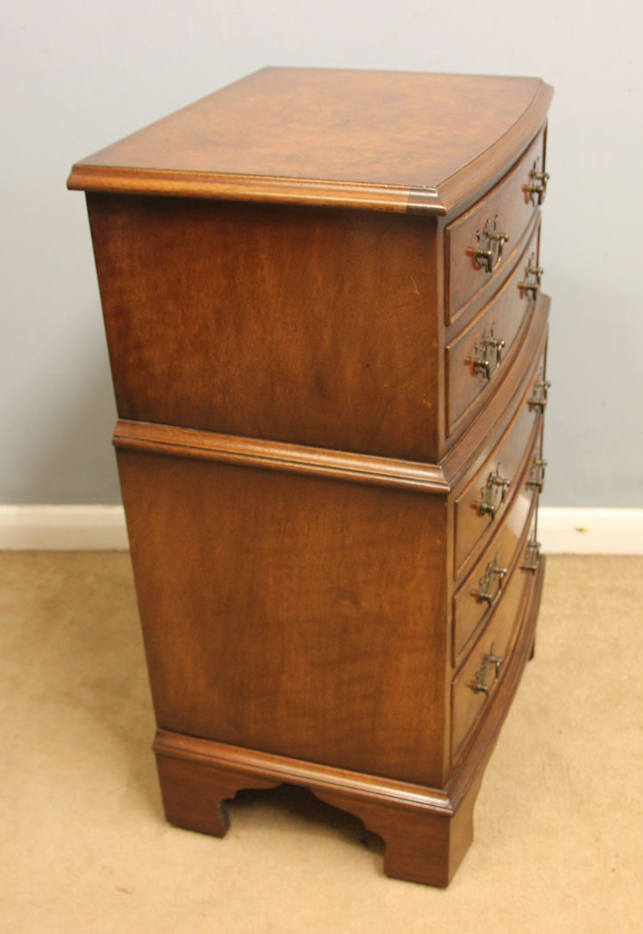12523r06 Pair Walnut Bedside Cabinets Chest of Drawers, Pair Walnut Bedside Cabinets / Chest of Drawers