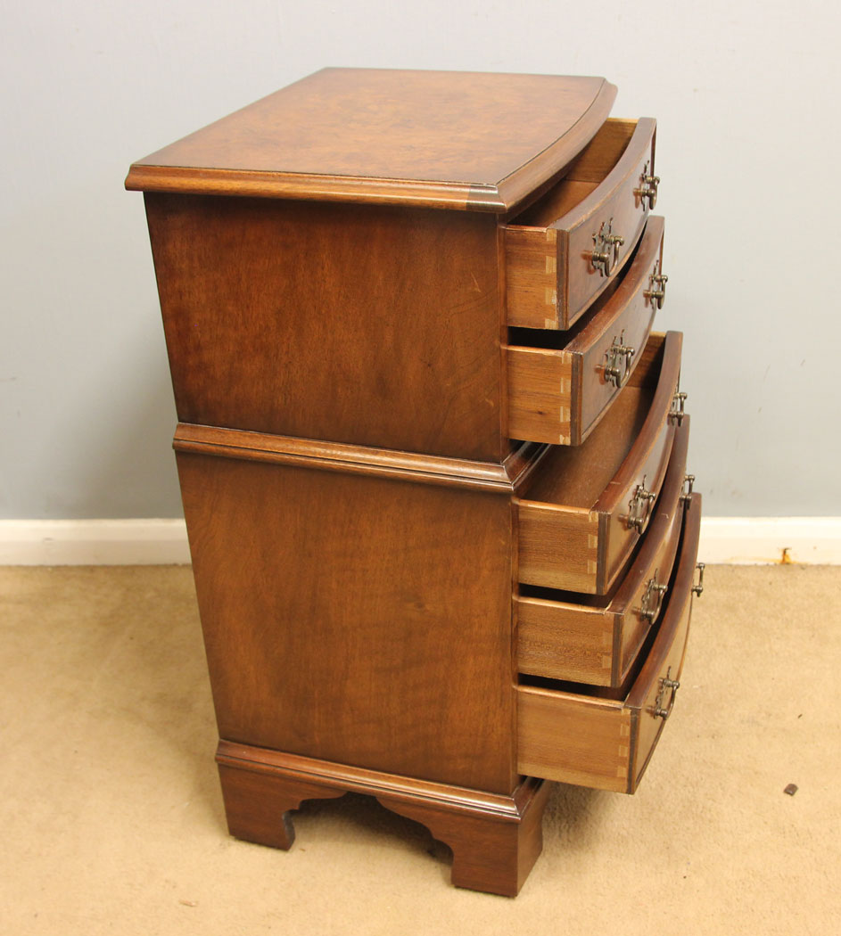 12523r07 Pair Walnut Bedside Cabinets Chest of Drawers, Pair Walnut Bedside Cabinets / Chest of Drawers