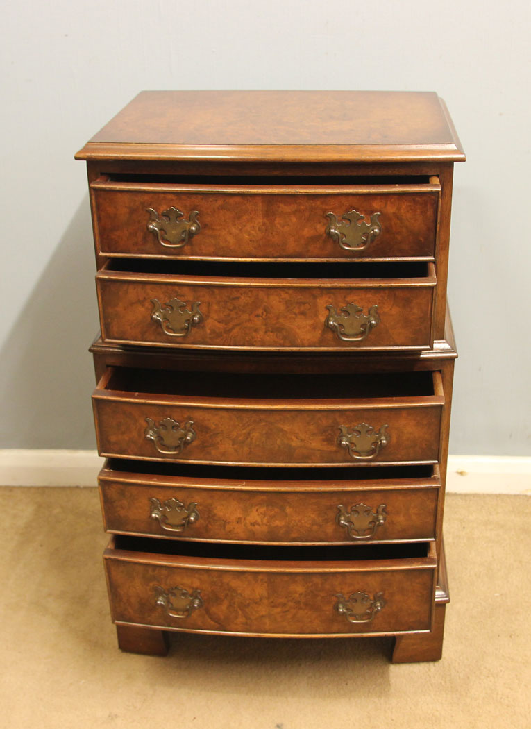 12523r11 Pair Walnut Bedside Cabinets Chest of Drawers, Pair Walnut Bedside Cabinets / Chest of Drawers
