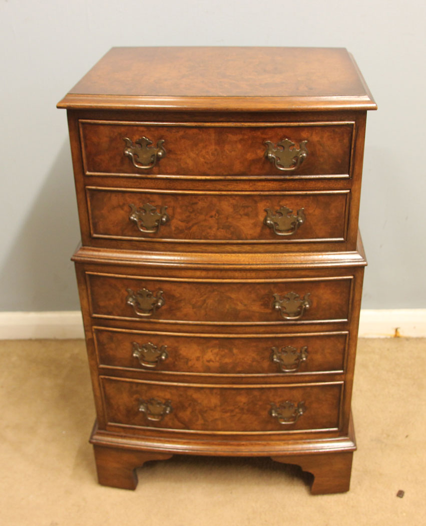 12523r2 Pair Walnut Bedside Cabinets Chest of Drawers, Pair Walnut Bedside Cabinets / Chest of Drawers