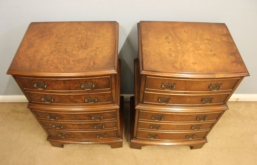 12523r3 Pair Walnut Bedside Cabinets Chest of Drawers, Pair Walnut Bedside Cabinets / Chest of Drawers