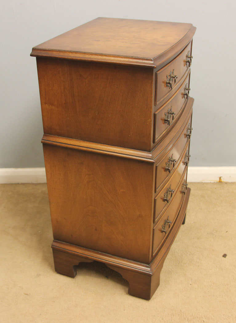 12523r7 Pair Walnut Bedside Cabinets Chest of Drawers, Pair Walnut Bedside Cabinets / Chest of Drawers