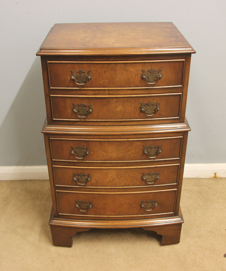 12523r8 Pair Walnut Bedside Cabinets Chest of Drawers, Pair Walnut Bedside Cabinets / Chest of Drawers