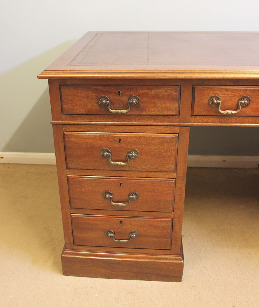 12538r9 Antique Mahogany Kneehole Pedestal Writing Desk, Antique Mahogany Knee Hole Pedestal Writing Desk