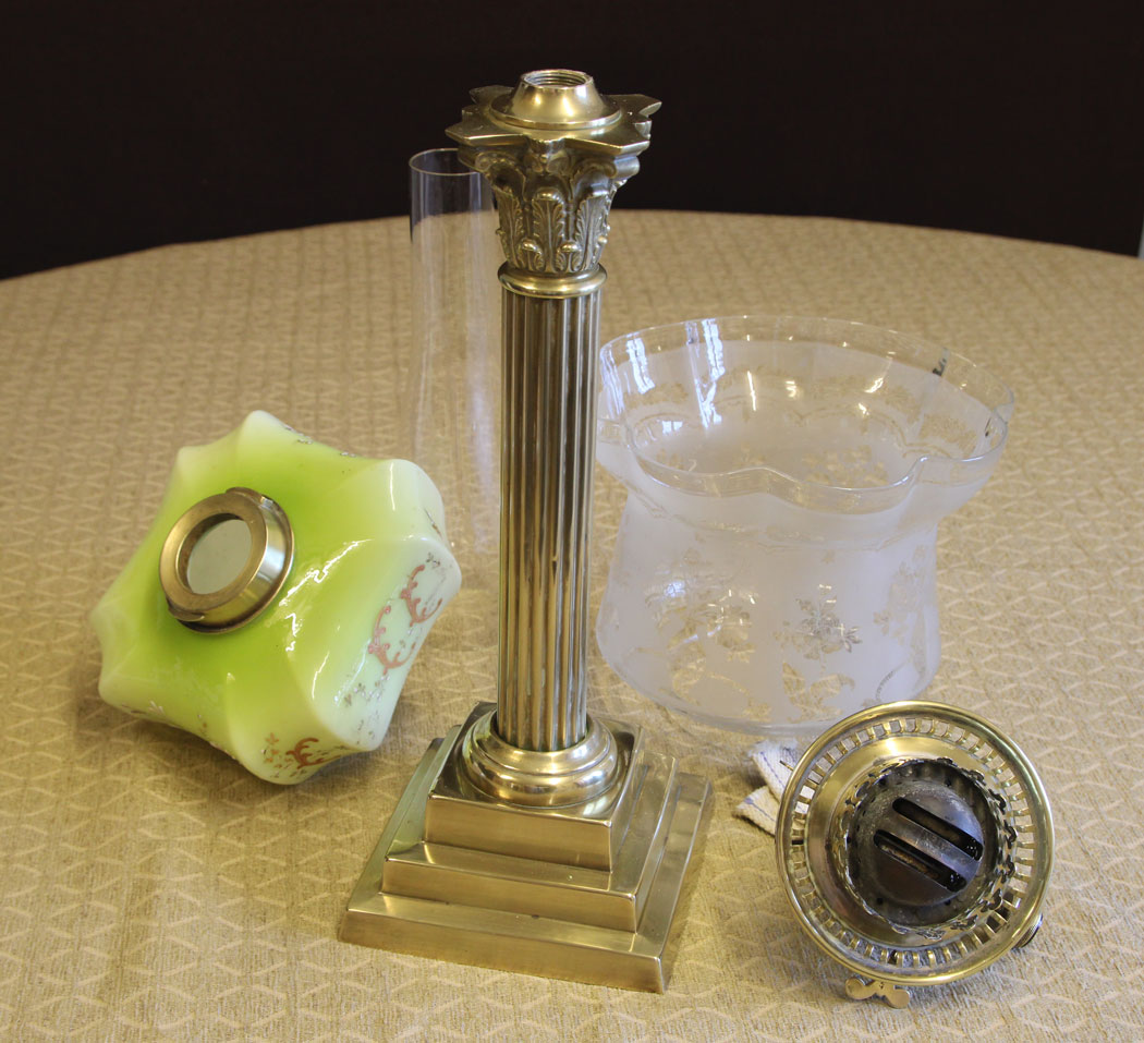 12586r24 Antique Corinthian Column Oil Lamp, Antique Corinthian Column Oil Lamp