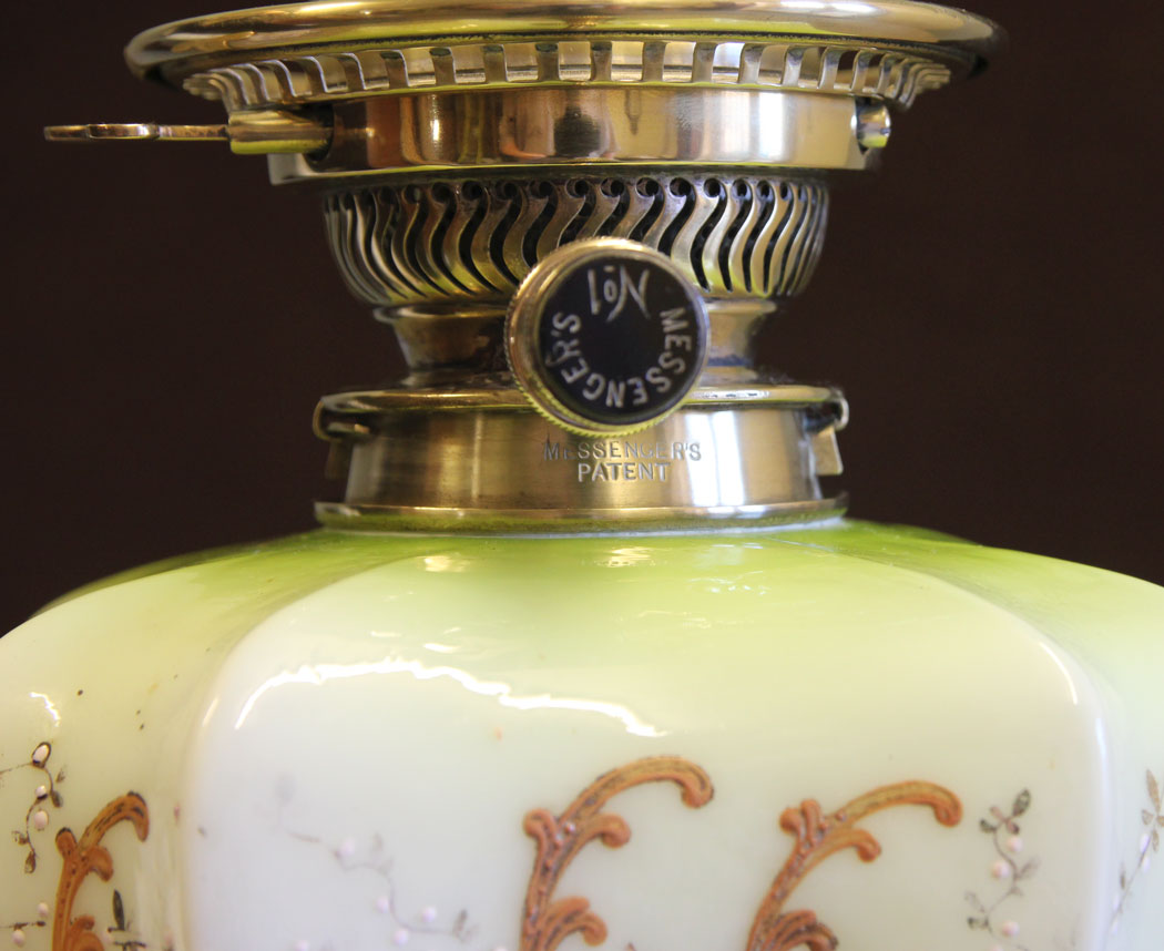 12586r6 Antique Corinthian Column Oil Lamp, Antique Corinthian Column Oil Lamp